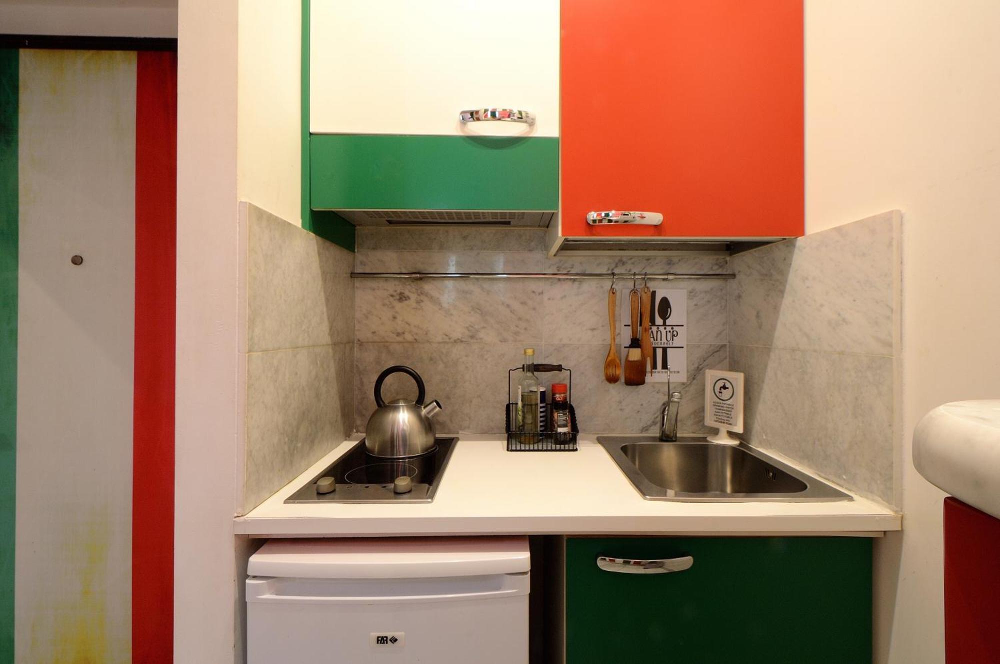 Bellissimo Mini A Tema Bandiera Italiana, Potente Wi-fi, 3 Linee Metropolitane Dietro Casa, Collegato Direttamente Con Aeroporto Di Malpensa E Rho Fiera