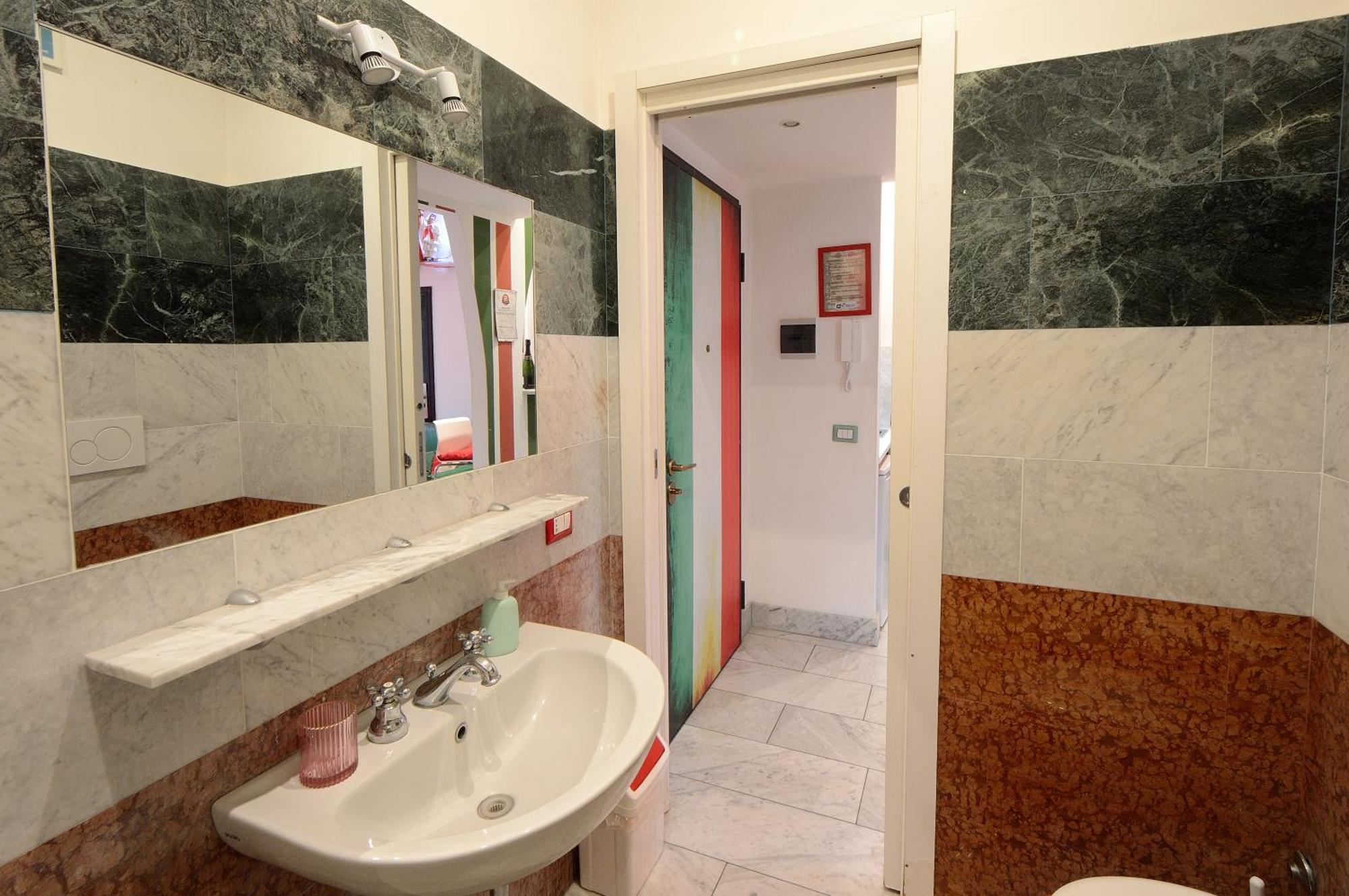 Bellissimo Mini A Tema Bandiera Italiana, Potente Wi-fi, 3 Linee Metropolitane Dietro Casa, Collegato Direttamente Con Aeroporto Di Malpensa E Rho Fiera * Milán