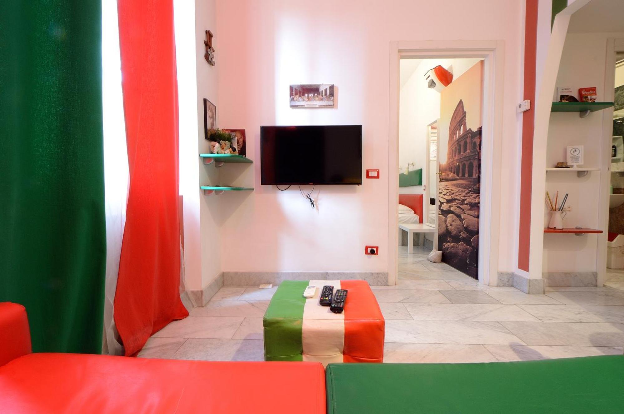 Bellissimo Mini A Tema Bandiera Italiana, Potente Wi-fi, 3 Linee Metropolitane Dietro Casa, Collegato Direttamente Con Aeroporto Di Malpensa E Rho Fiera *