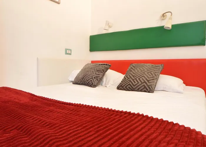 Bellissimo Mini Appartamento A Tema Bandiera Italiana, Potente Wi-Fi, 3 Linee Metropolitane Dietro Casa, Collegato Direttamente Con Aeroporto Di Malpensa E Rho Fiera