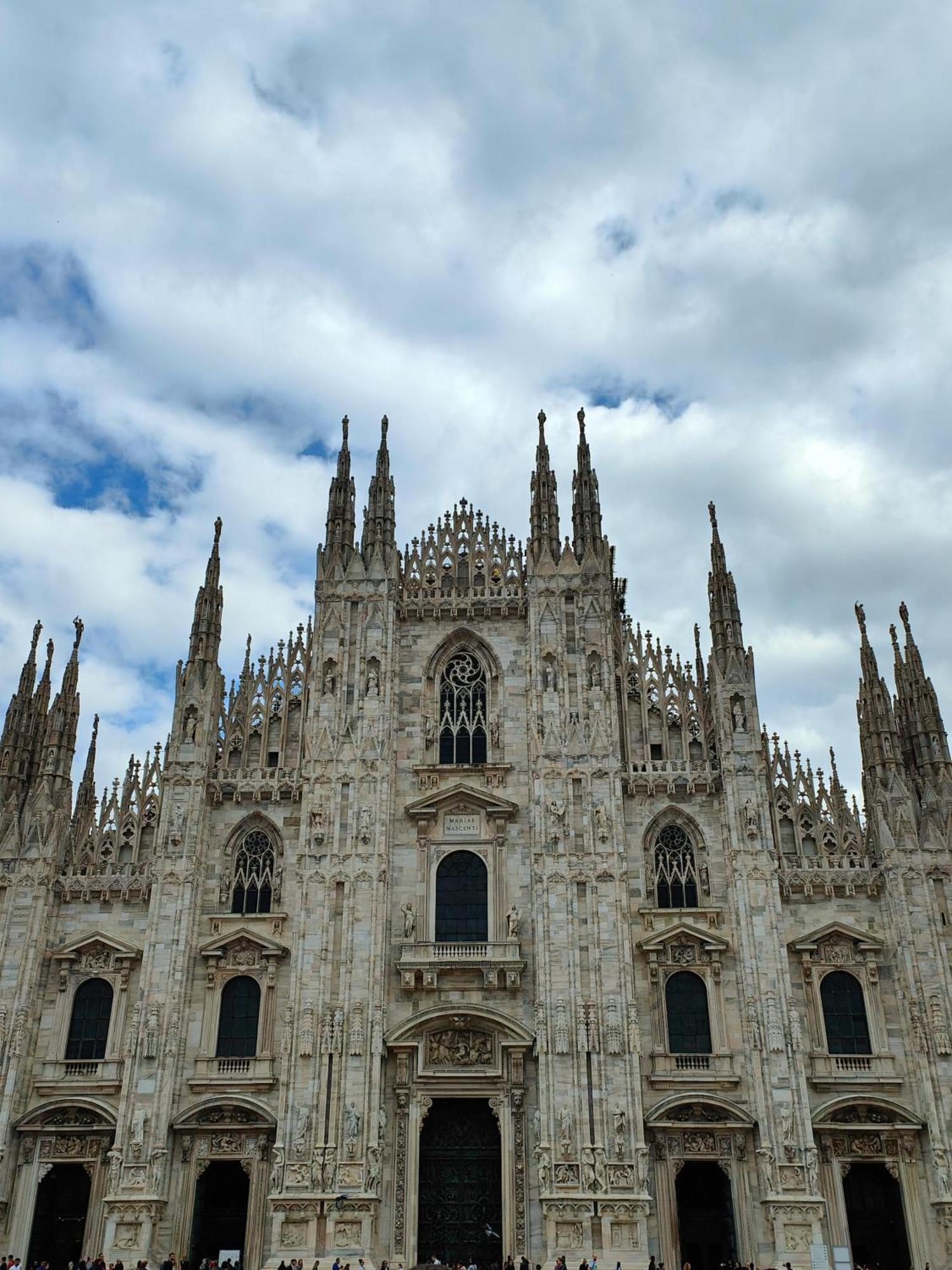 Bellissimo Mini A Tema Bandiera Italiana, Potente Wi-fi, 3 Linee Metropolitane Dietro Casa, Collegato Direttamente Con Aeroporto Di Malpensa E Rho Fiera Milan