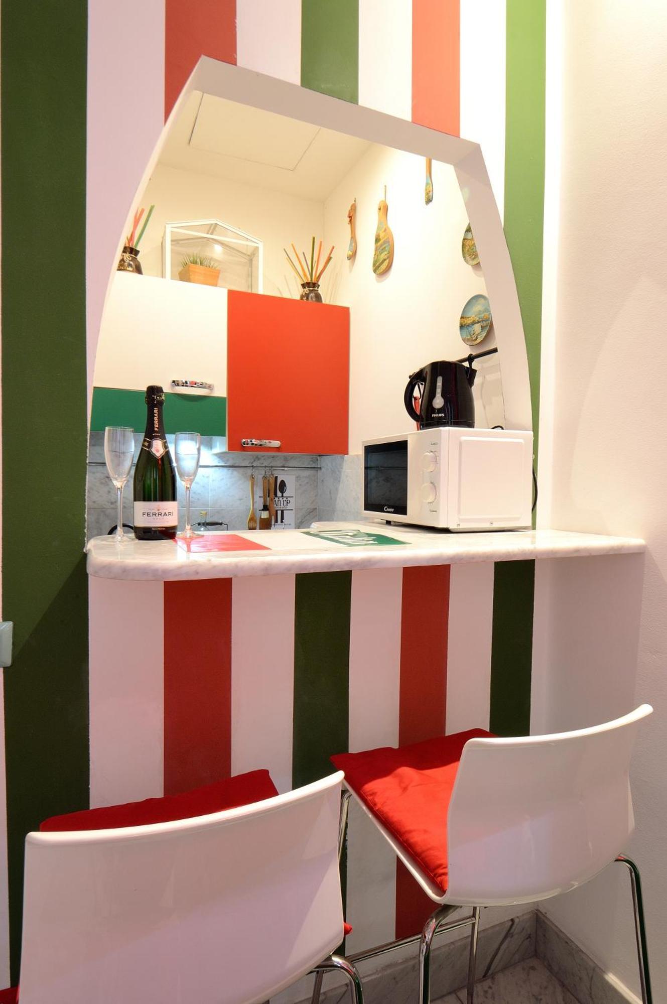 Bellissimo Mini A Tema Bandiera Italiana, Potente Wi-fi, 3 Linee Metropolitane Dietro Casa, Collegato Direttamente Con Aeroporto Di Malpensa E Rho Fiera