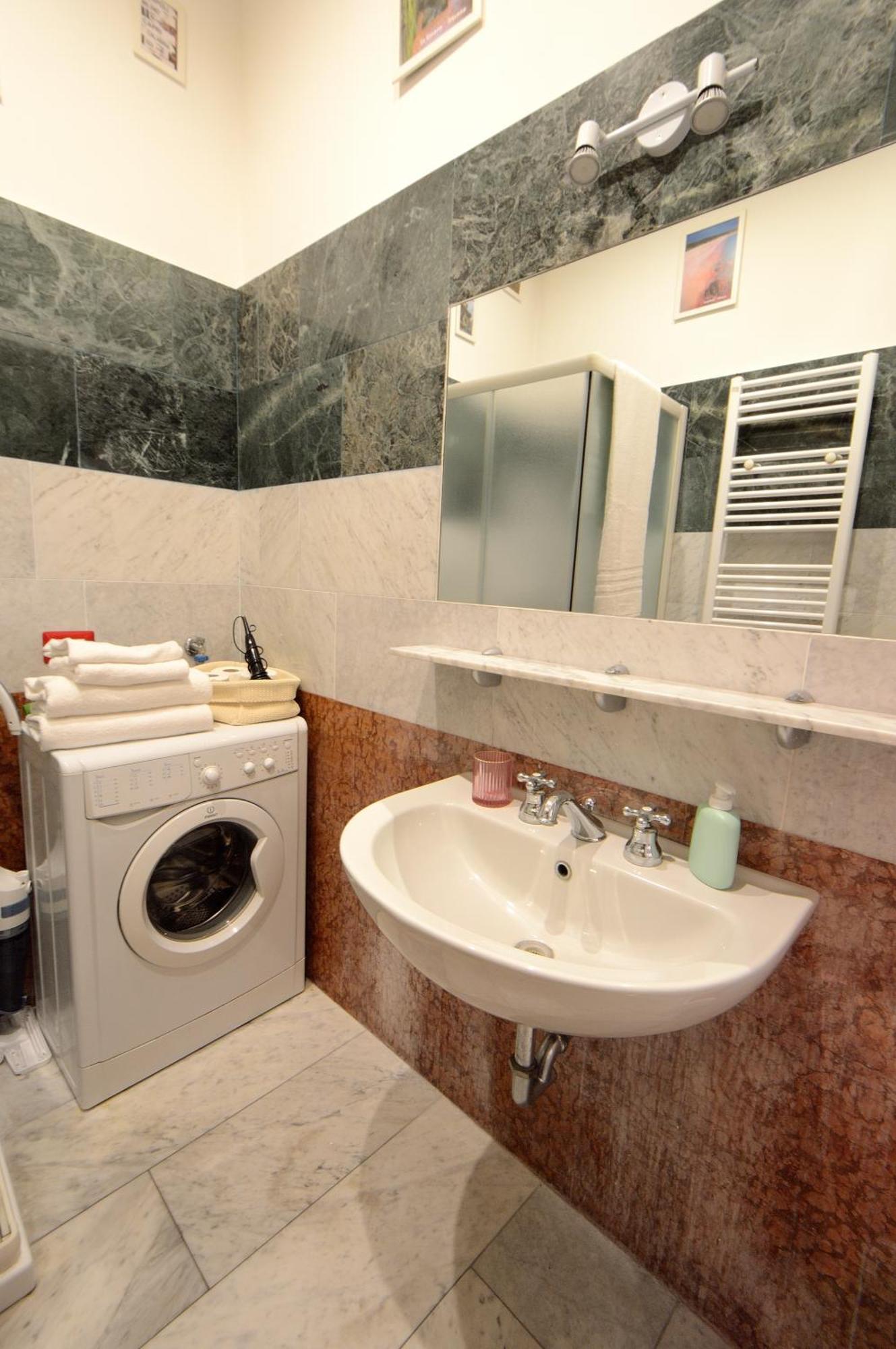 Appartement Bellissimo Mini A Tema Bandiera Italiana, Potente Wi-fi, 3 Linee Metropolitane Dietro Casa, Collegato Direttamente Con Aeroporto Di Malpensa E Rho Fiera *