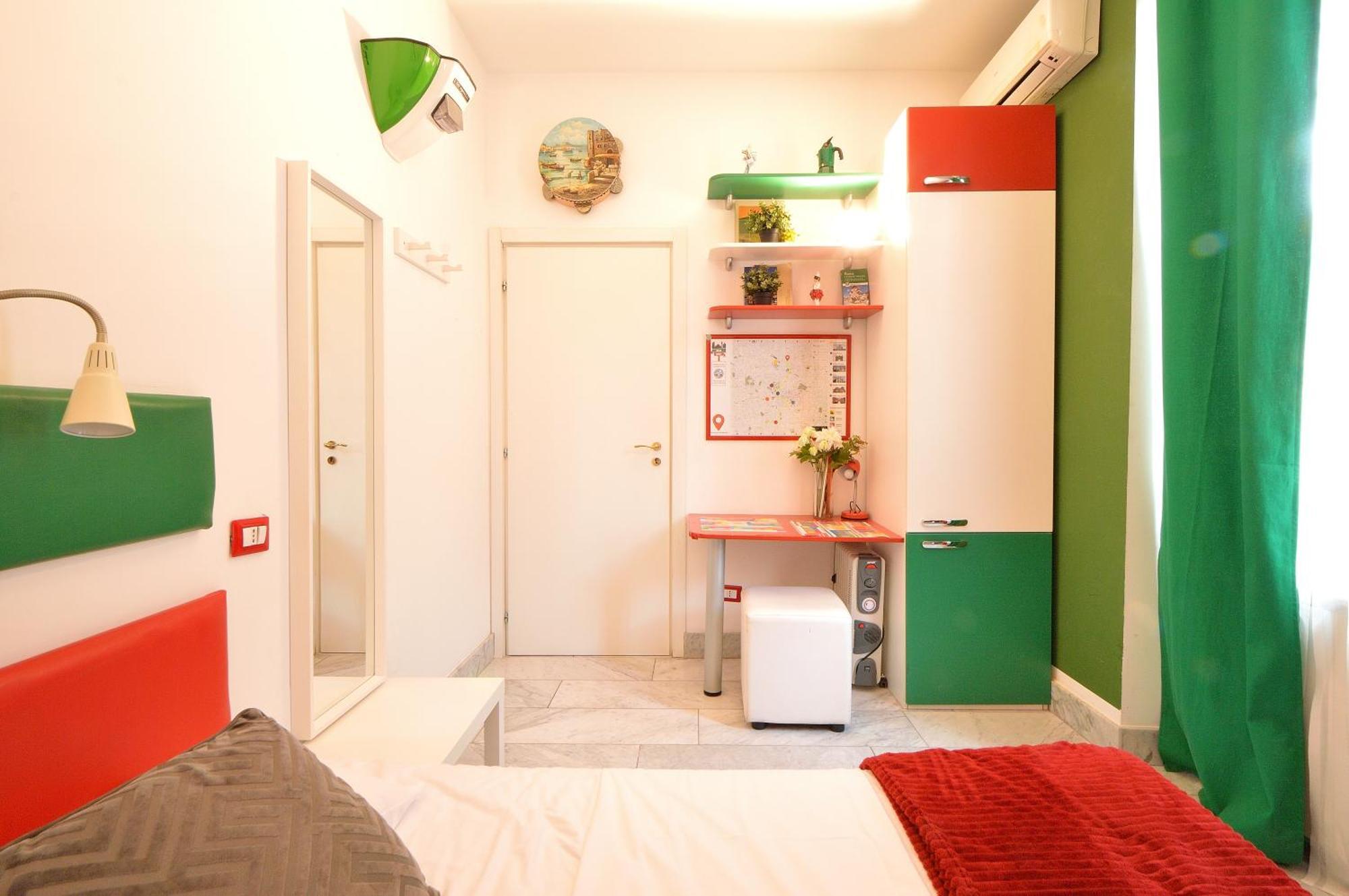 Appartement Bellissimo Mini A Tema Bandiera Italiana, Potente Wi-fi, 3 Linee Metropolitane Dietro Casa, Collegato Direttamente Con Aeroporto Di Malpensa E Rho Fiera *