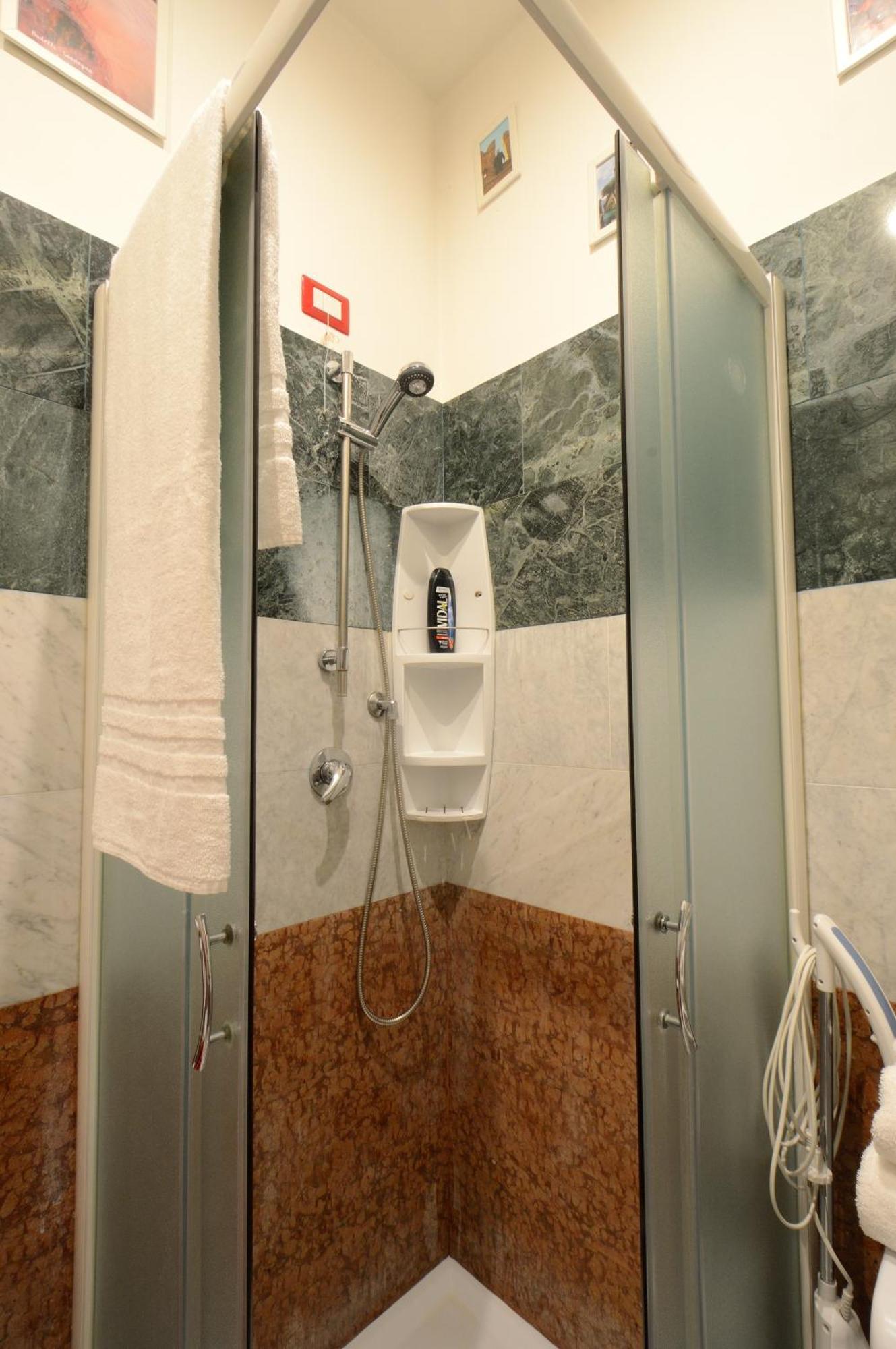 Appartement Bellissimo Mini A Tema Bandiera Italiana, Potente Wi-fi, 3 Linee Metropolitane Dietro Casa, Collegato Direttamente Con Aeroporto Di Malpensa E Rho Fiera