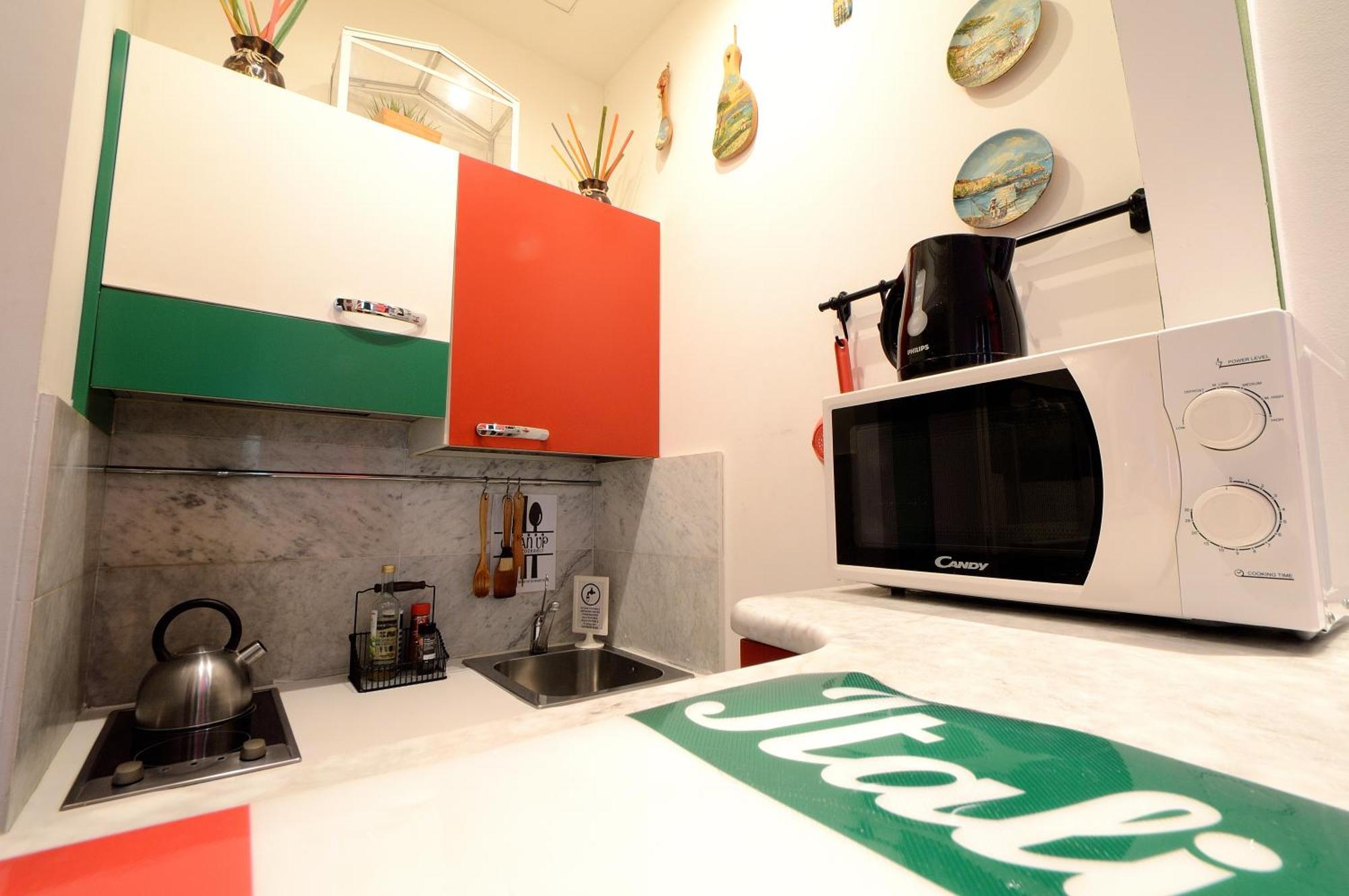 Bellissimo Mini A Tema Bandiera Italiana, Potente Wi-fi, 3 Linee Metropolitane Dietro Casa, Collegato Direttamente Con Aeroporto Di Malpensa E Rho Fiera Appartement Milan