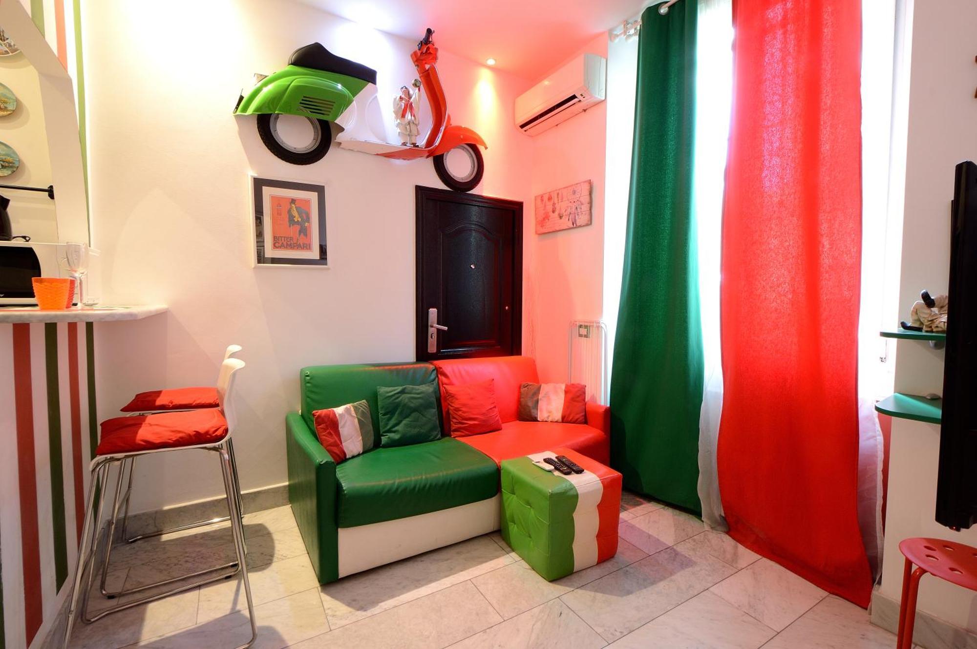 Bellissimo Mini A Tema Bandiera Italiana, Potente Wi-fi, 3 Linee Metropolitane Dietro Casa, Collegato Direttamente Con Aeroporto Di Malpensa E Rho Fiera Appartement