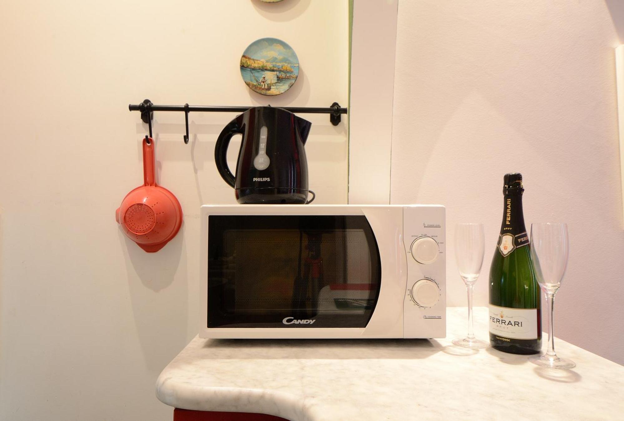 Bellissimo Mini A Tema Bandiera Italiana, Potente Wi-fi, 3 Linee Metropolitane Dietro Casa, Collegato Direttamente Con Aeroporto Di Malpensa E Rho Fiera Milan