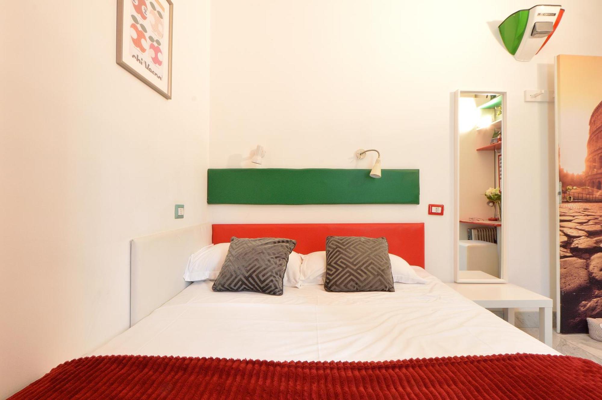 Bellissimo Mini A Tema Bandiera Italiana, Potente Wi-fi, 3 Linee Metropolitane Dietro Casa, Collegato Direttamente Con Aeroporto Di Malpensa E Rho Fiera Appartement *