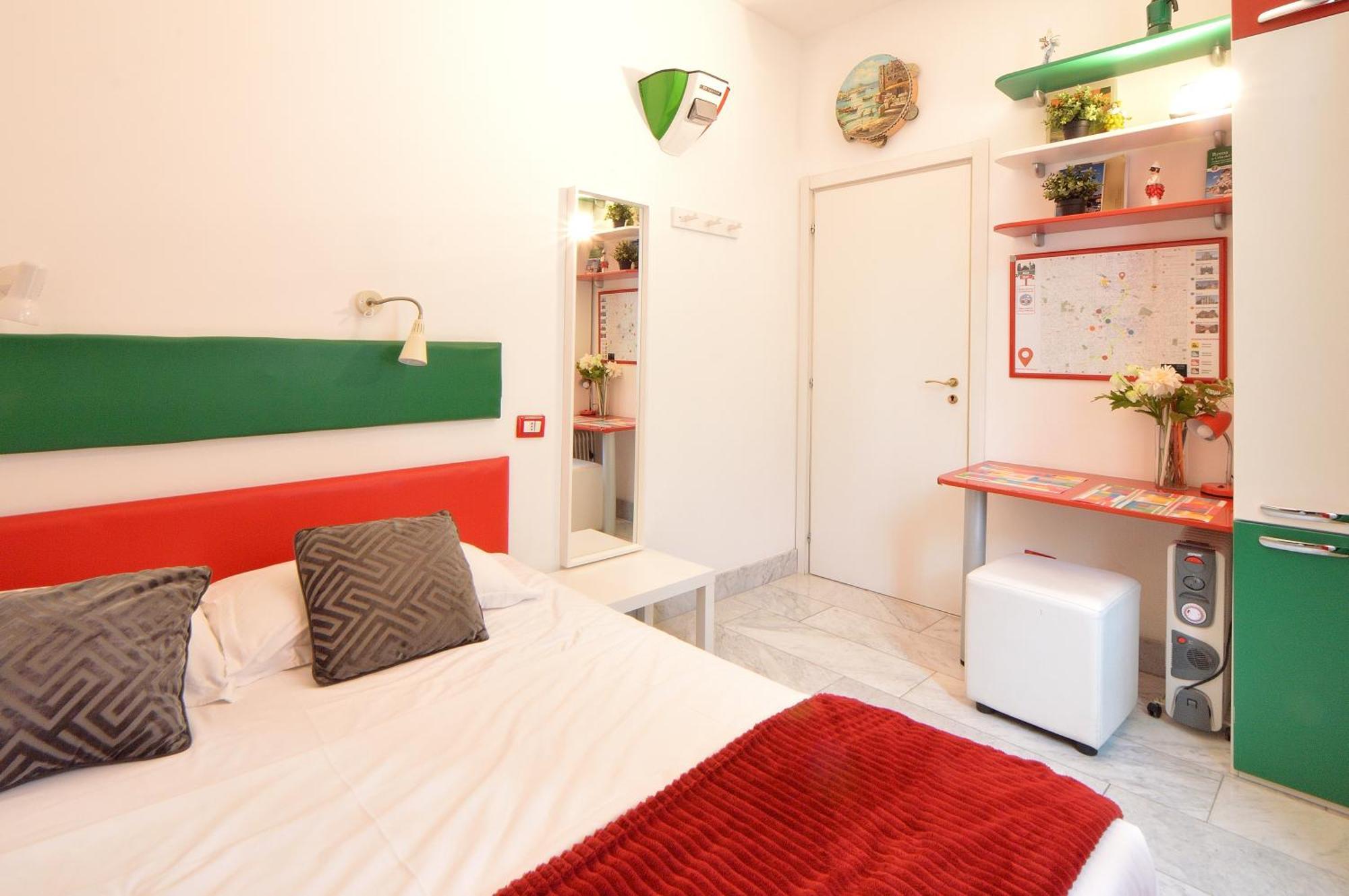 Bellissimo Mini A Tema Bandiera Italiana, Potente Wi-fi, 3 Linee Metropolitane Dietro Casa, Collegato Direttamente Con Aeroporto Di Malpensa E Rho Fiera Appartement