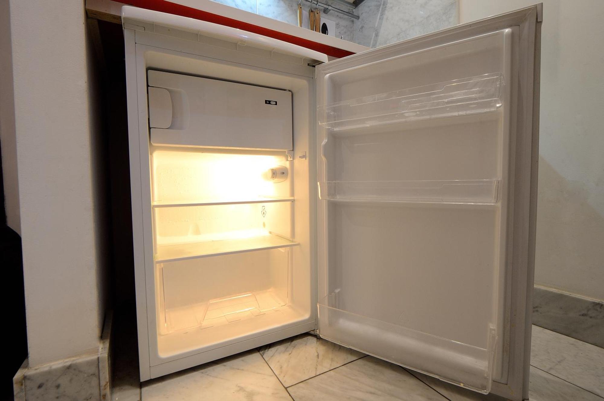 Appartement Bellissimo Mini A Tema Bandiera Italiana, Potente Wi-fi, 3 Linee Metropolitane Dietro Casa, Collegato Direttamente Con Aeroporto Di Malpensa E Rho Fiera *