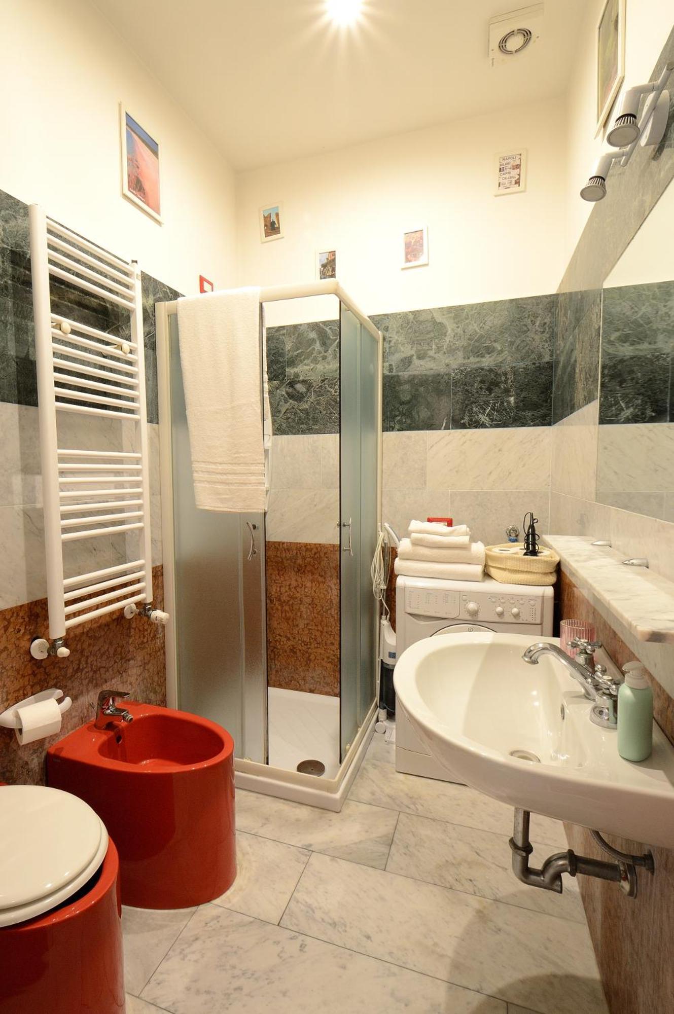 Bellissimo Mini A Tema Bandiera Italiana, Potente Wi-fi, 3 Linee Metropolitane Dietro Casa, Collegato Direttamente Con Aeroporto Di Malpensa E Rho Fiera Appartement